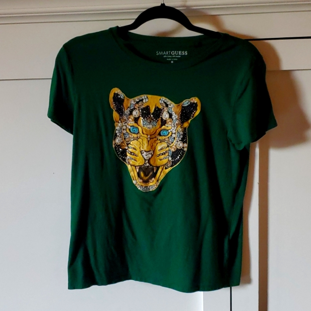 GUESS tee. Rhinestone leopard.